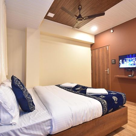 Hotel Starlit Navi Mumbai Oda fotoğraf