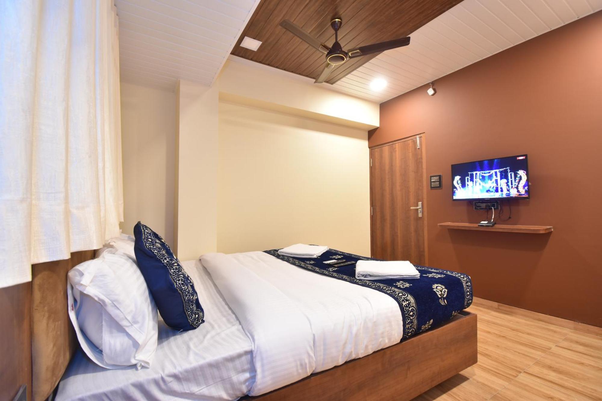 Hotel Starlit Navi Mumbai Oda fotoğraf