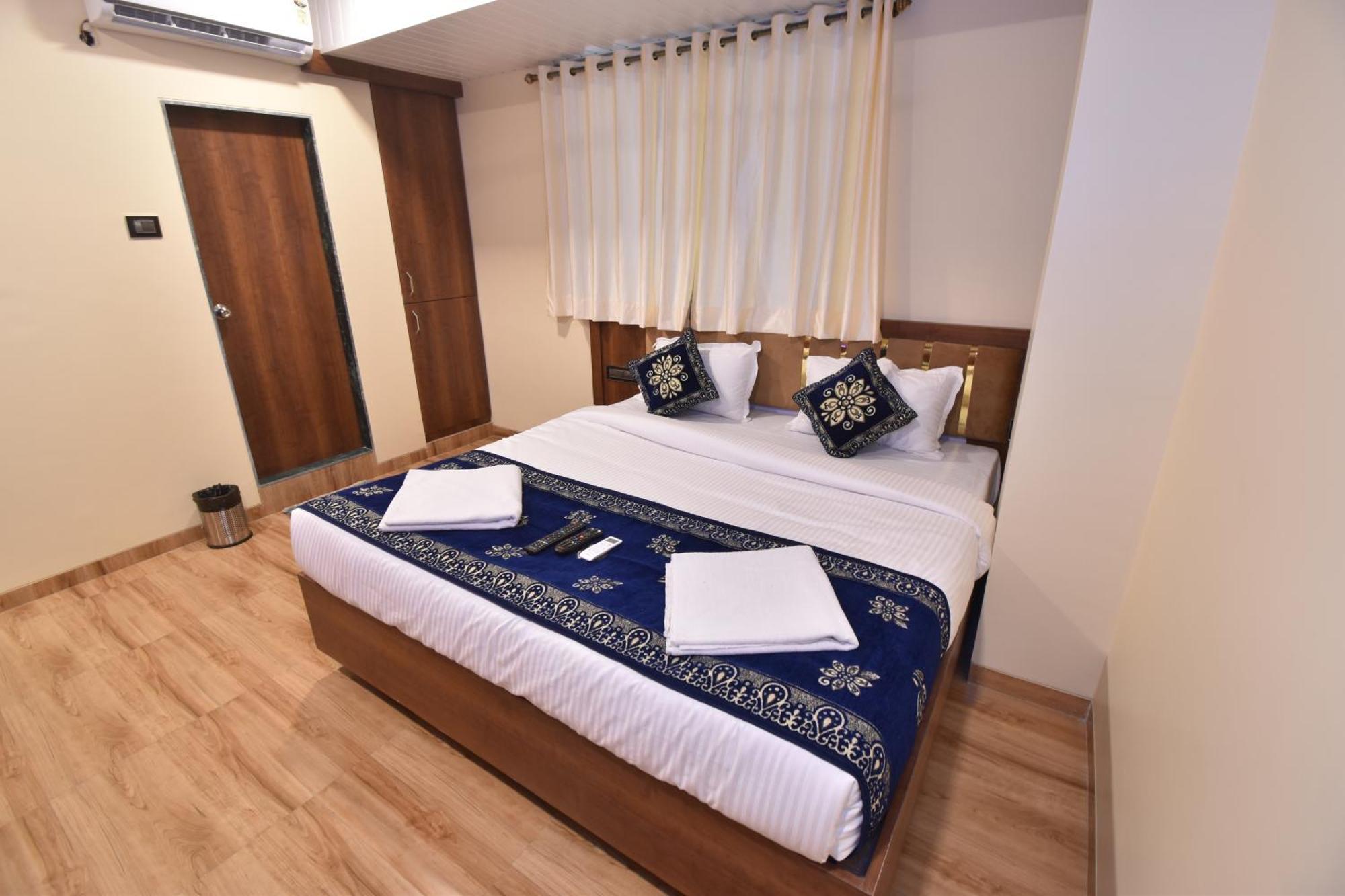 Hotel Starlit Navi Mumbai Oda fotoğraf
